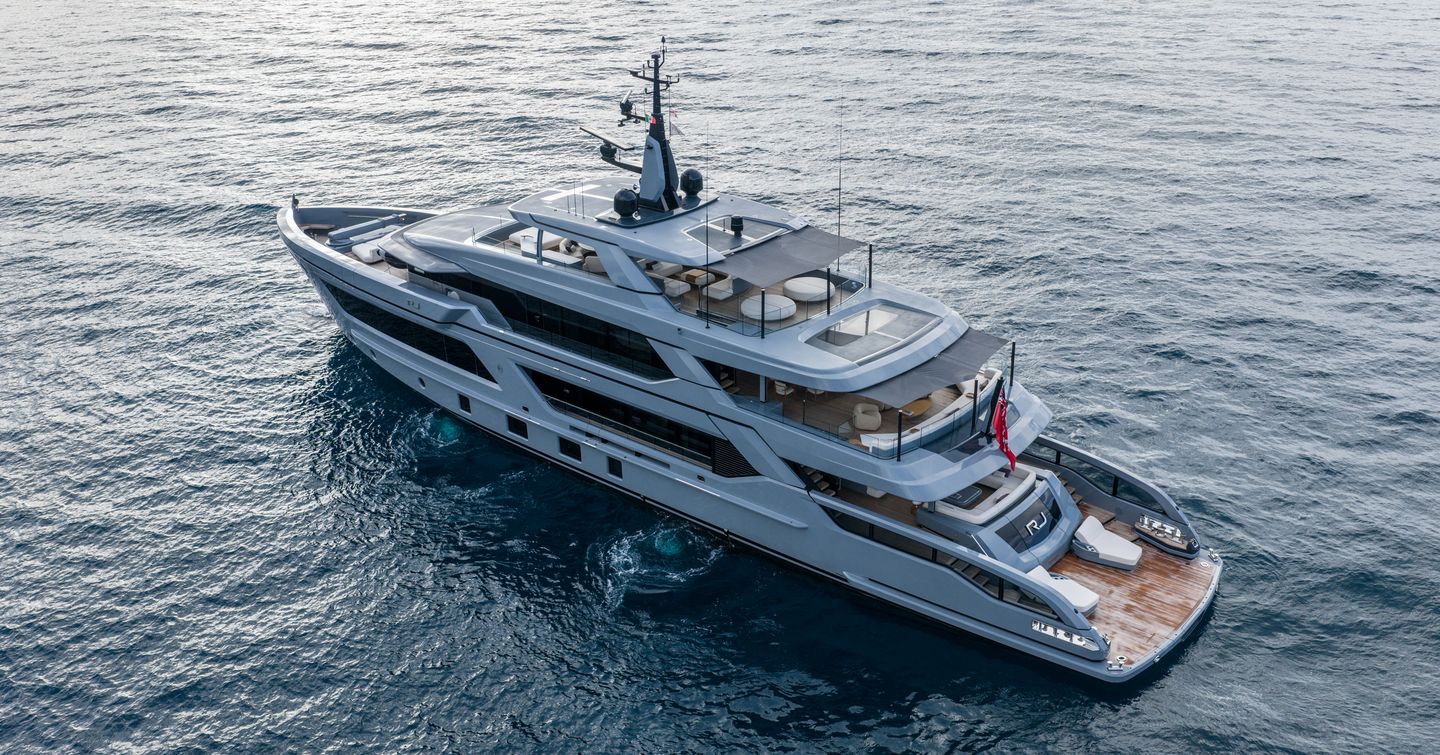 Explorer Yacht RJ under way