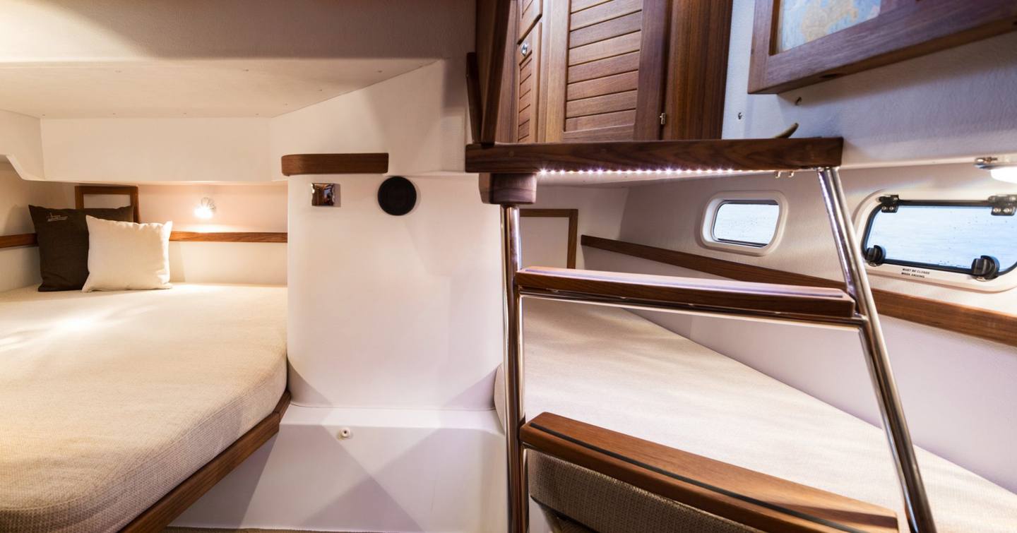 Targa-32-Coupé-aft-cabin