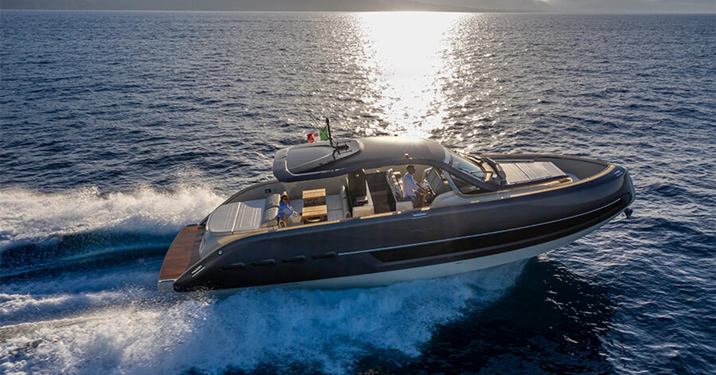 Invictus Yachts TT460 Mk1 motor yacht under way