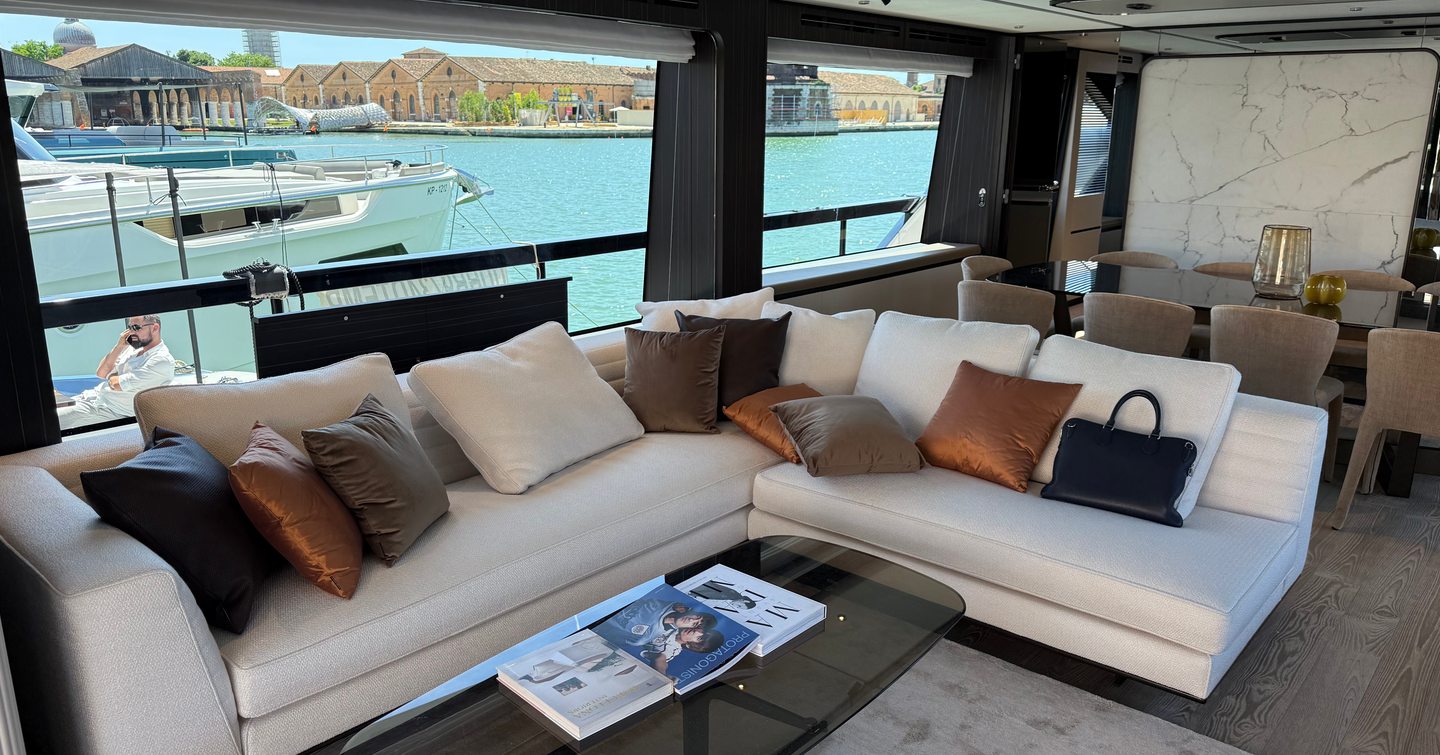 Ferretti-940-Review-saloon-seating-and-dining