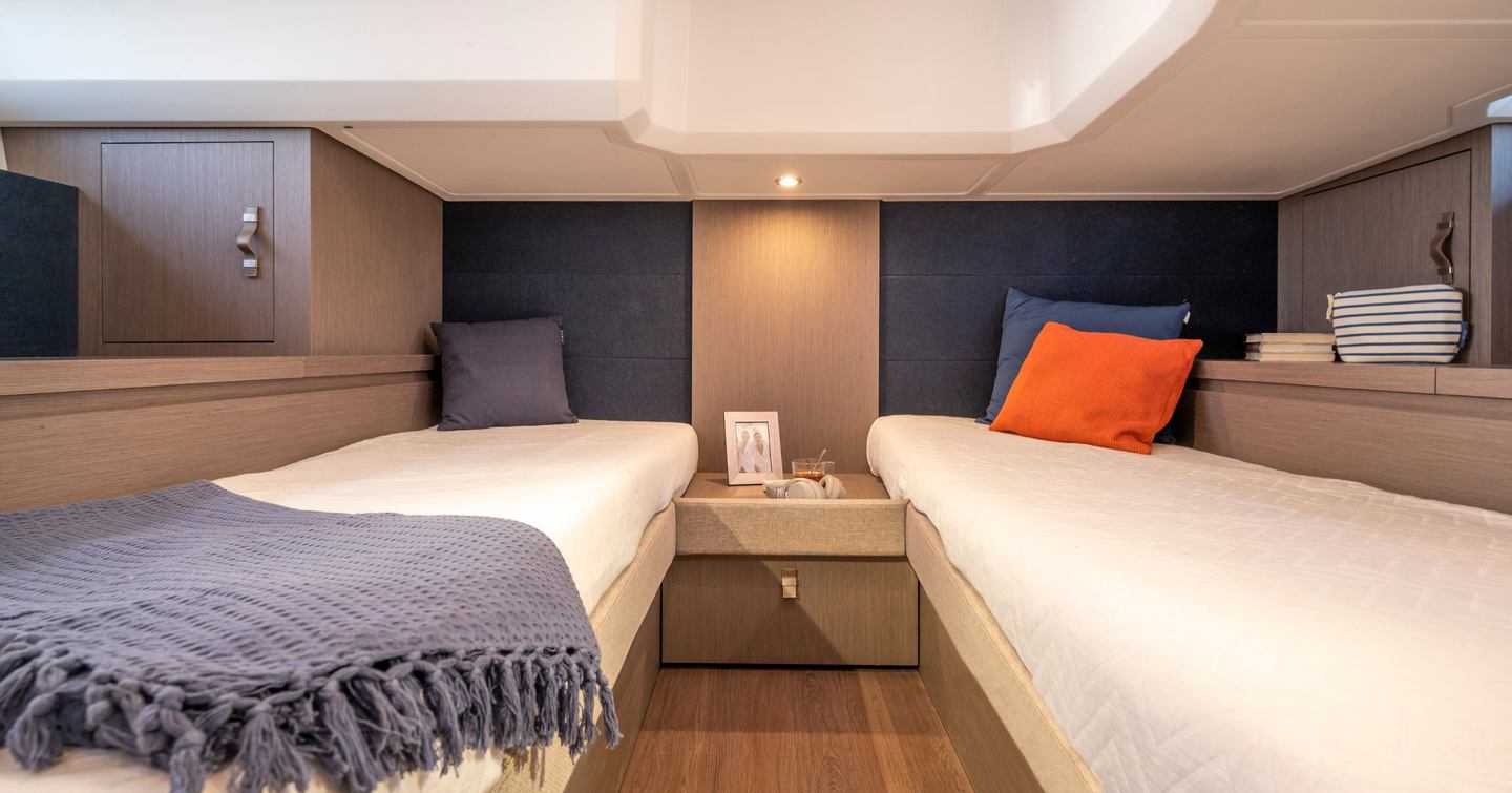 Beneteau-Gran-Turismo-41-amidships-cabin