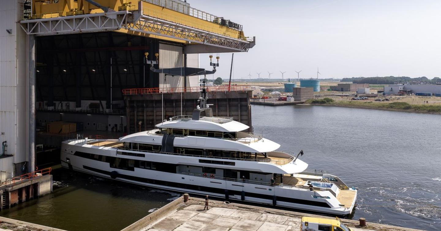 Heesen Superyacht Project Setteesettanta leaving shipyard 