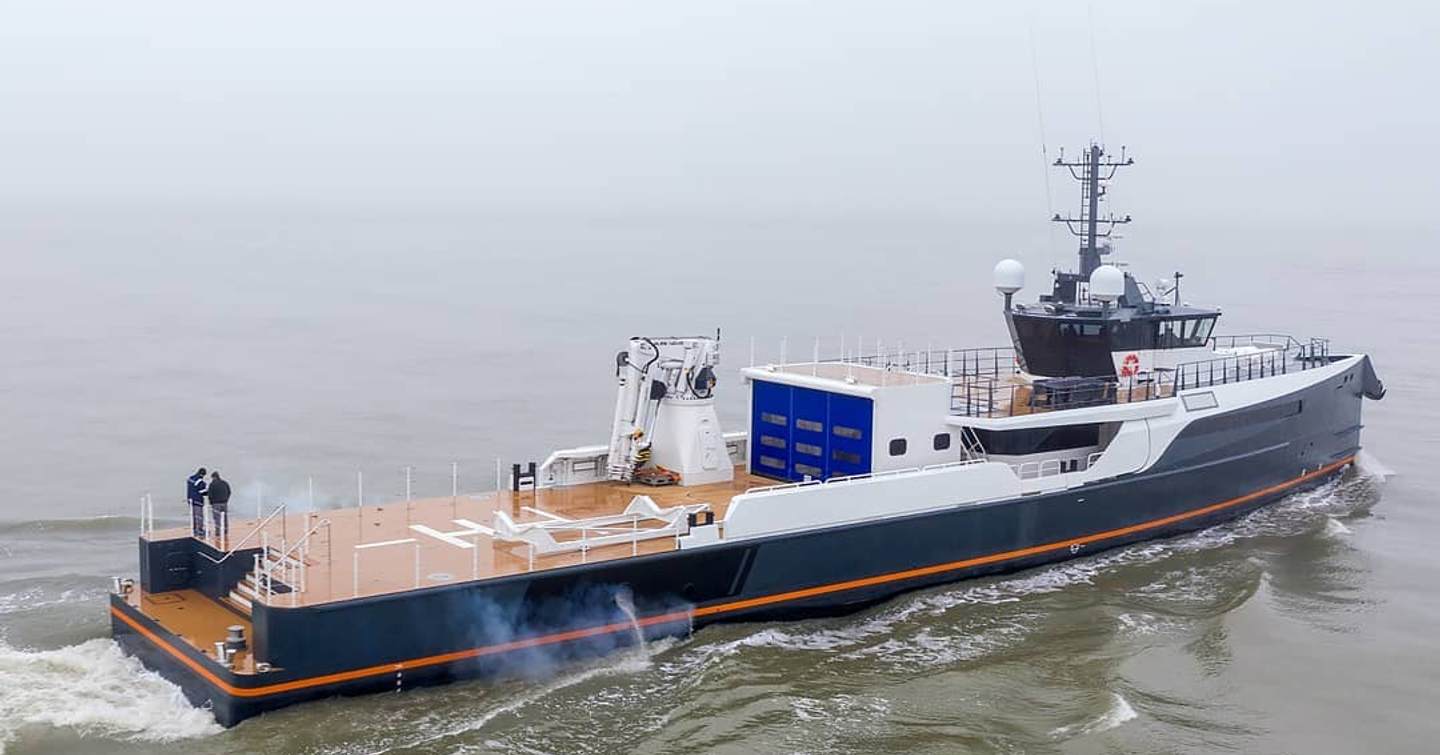 Expedition yacht Gene Chaser under way