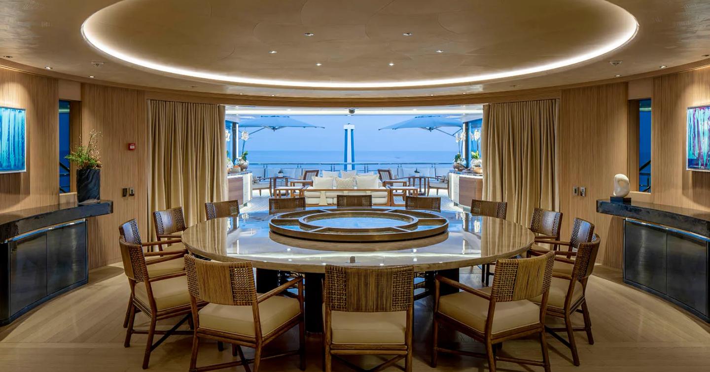 Superyacht DreAMBoat's circular dining table 