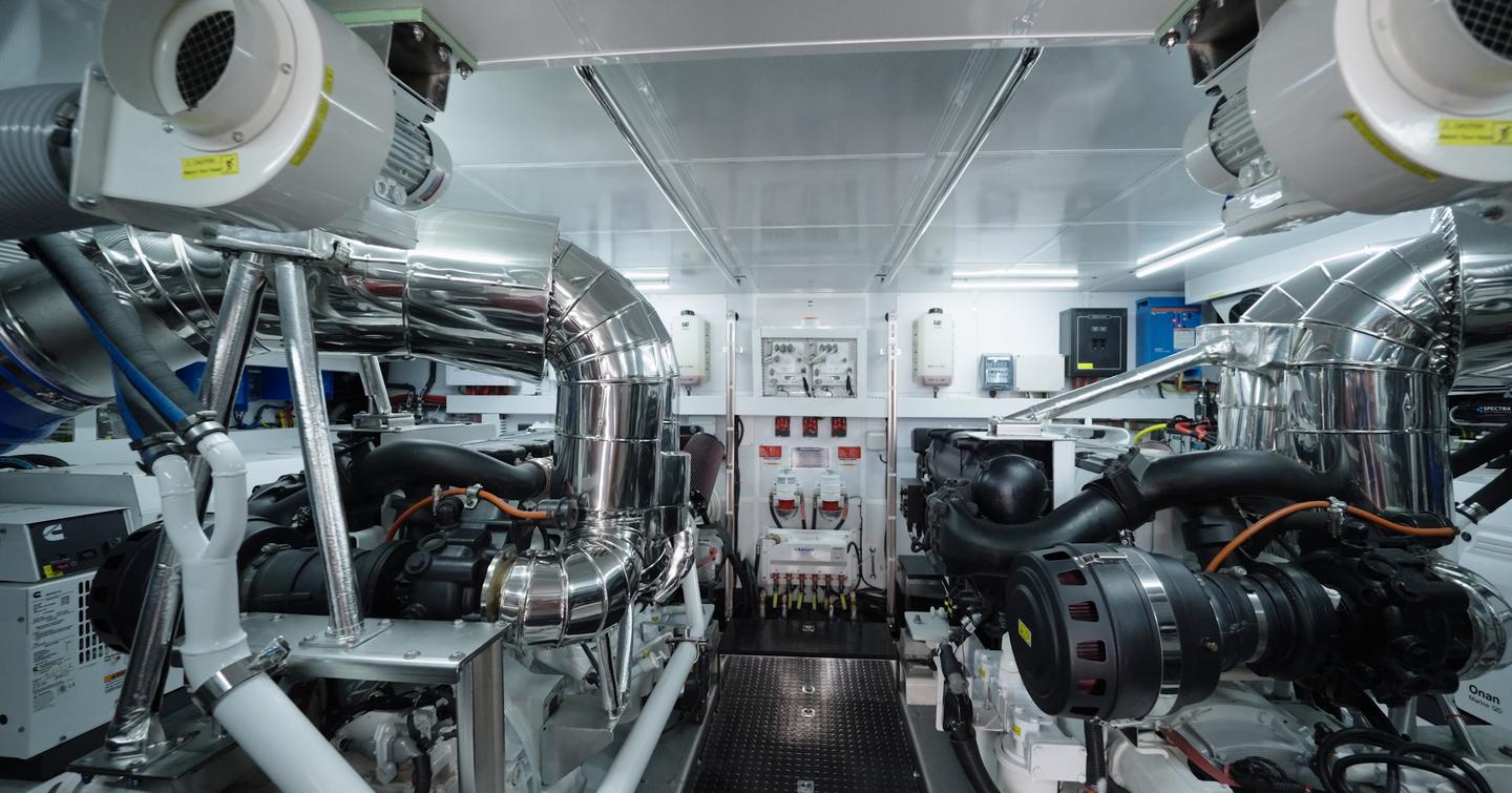 Horizon-V77S-Review-engine-room