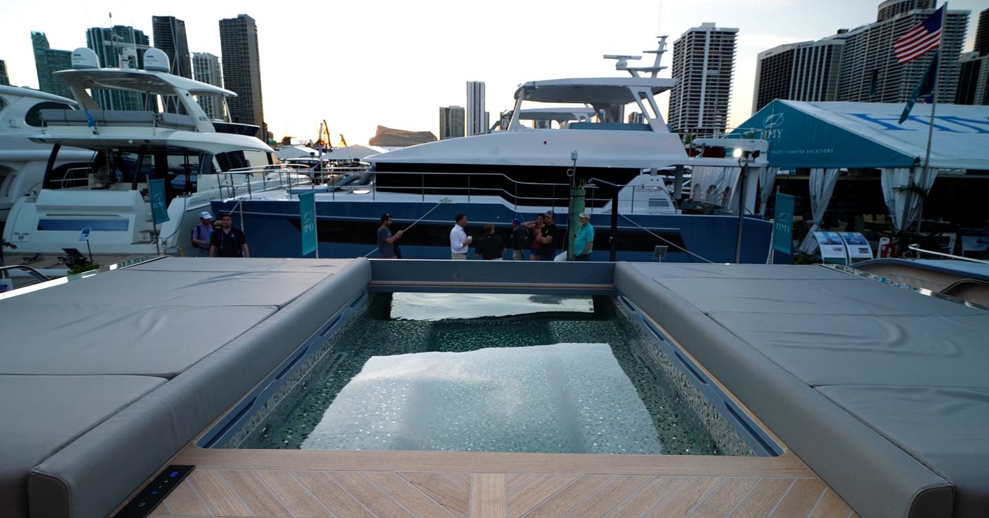 AB-120-Review-cockpit-hot-tub