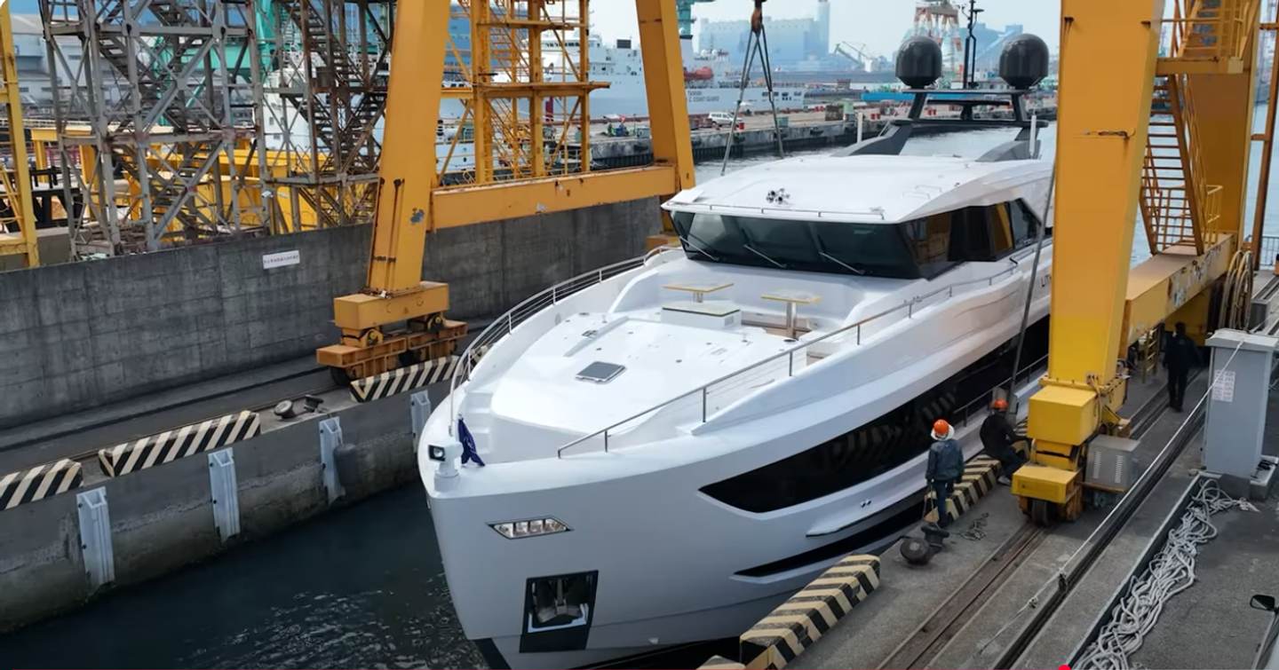 Motor yacht Lithium+ being lowered into water