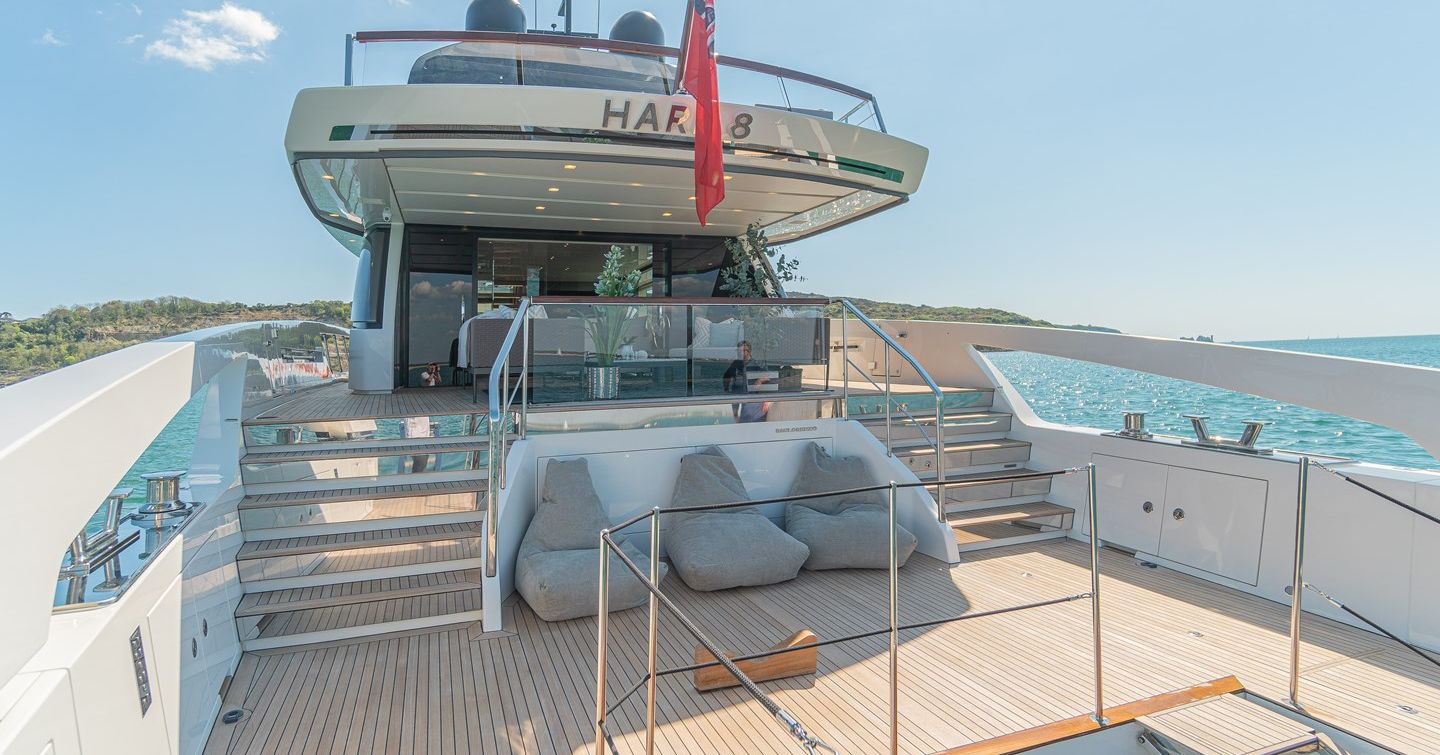 Motor yacht Hard 8's beach club with beanbags