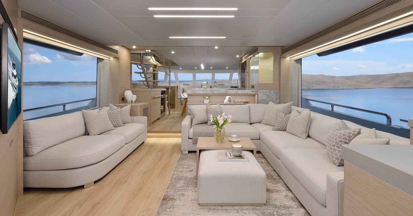 Overview of the main salon onboard the Horizon V74