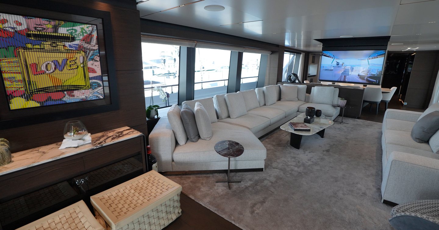 Custom-Line-Navetta-42-Review-saloon