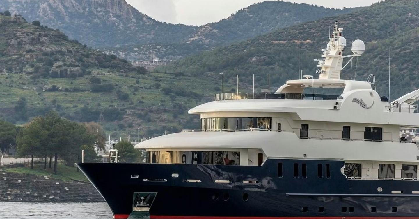 Superyacht Serenity II at anchor bow close up