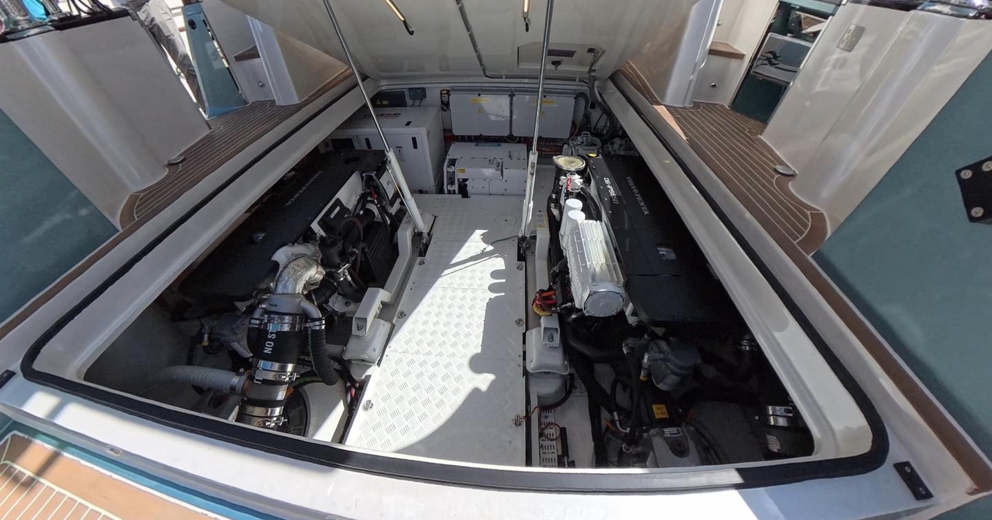 zeelander-5-engine-room-volvo-penta-ips-650s