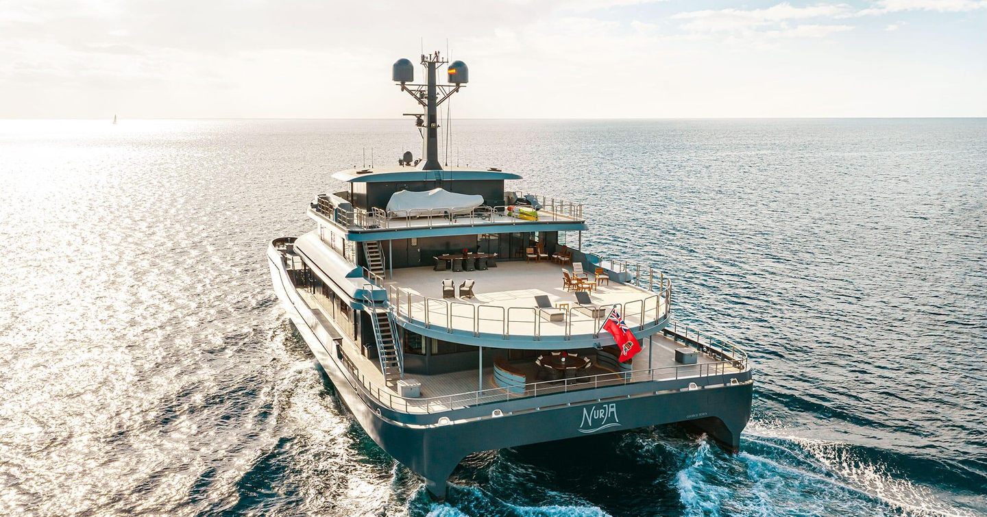 Nurja underway aft view