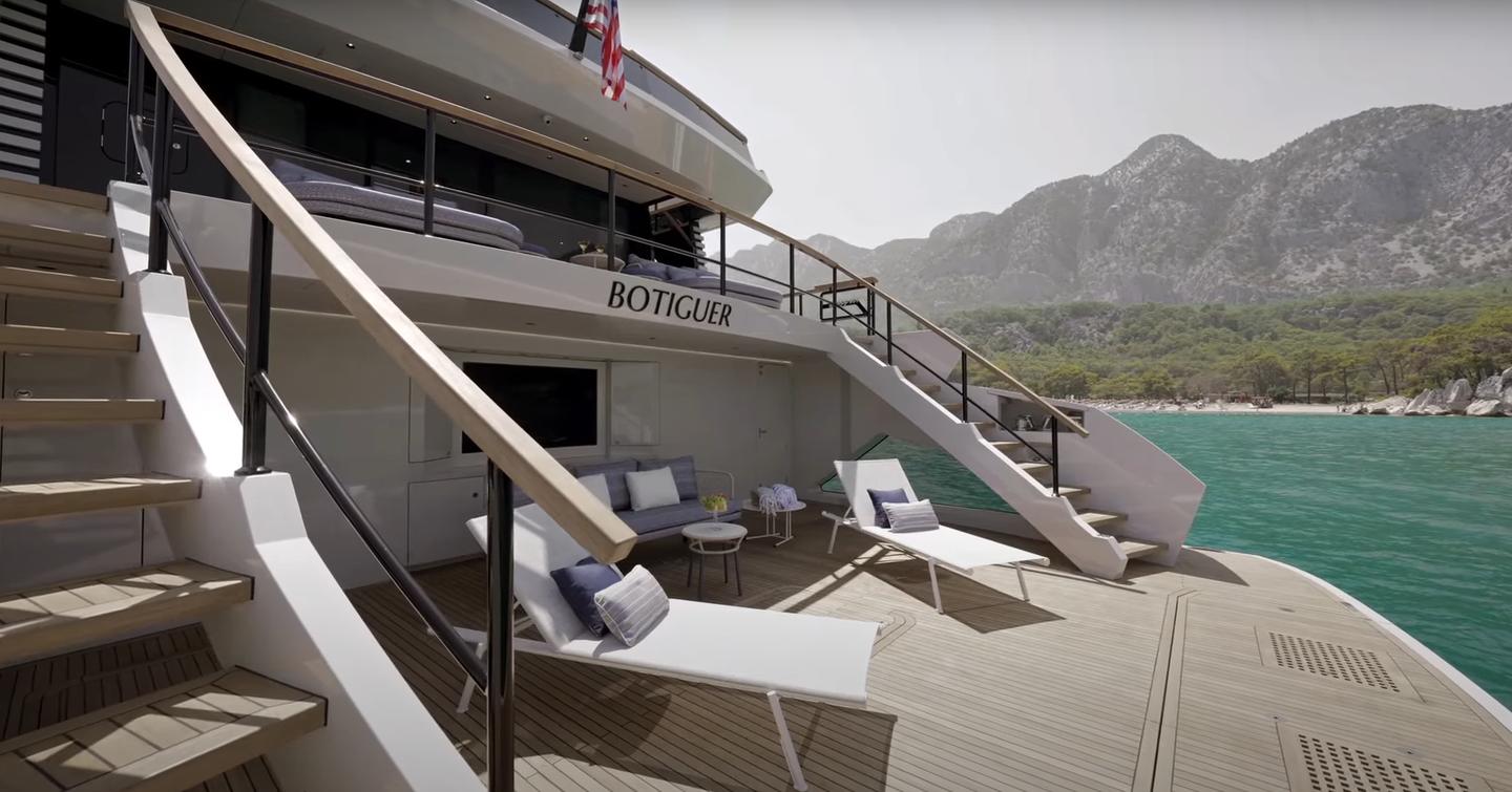 Lazzara LPC 300 Power Catamaran beach club 