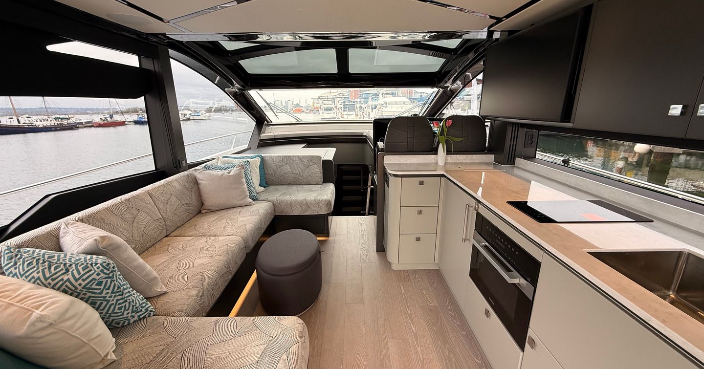 Sunseeker-Predator-55-Review-saloon