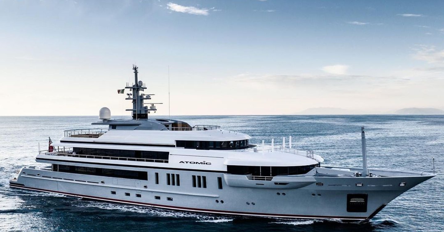 Superyacht Atomic under way