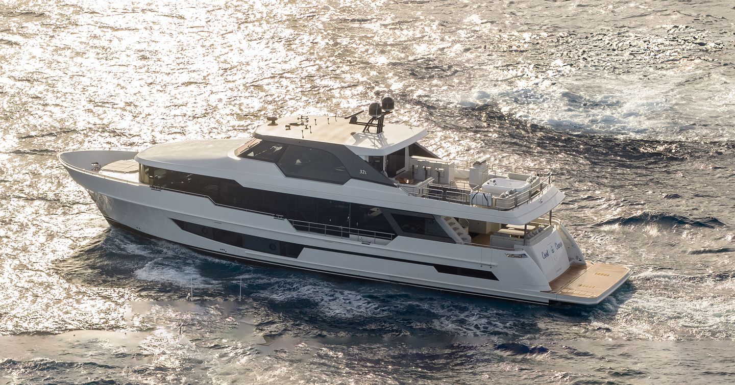 Motor yacht Cool Change underway