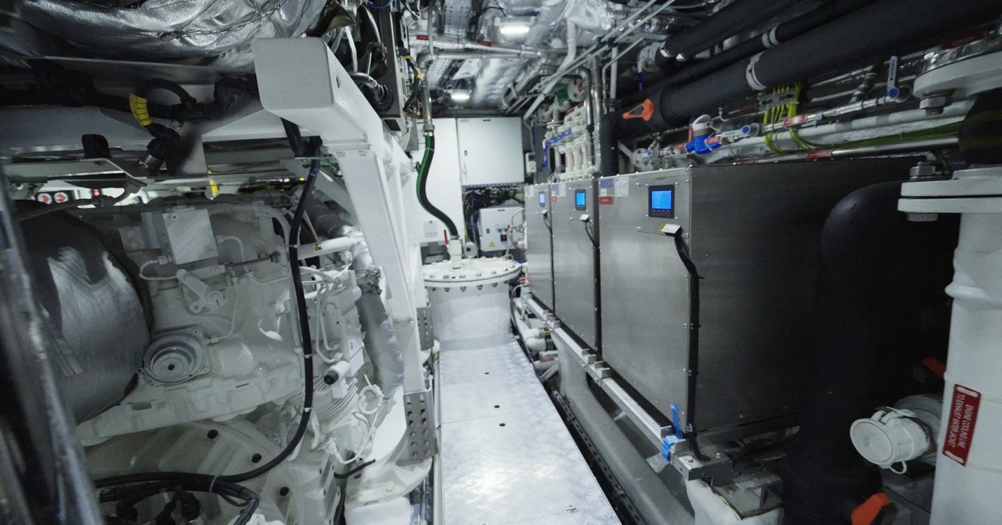 Gulf-Craft-Majesty-140-Review-engine-room