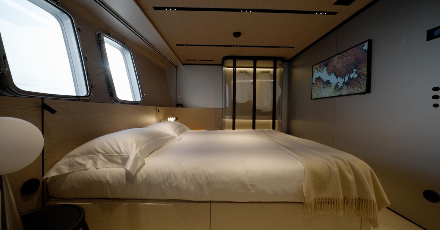Sanlorenzo-SX120-Review-VIP-cabin
