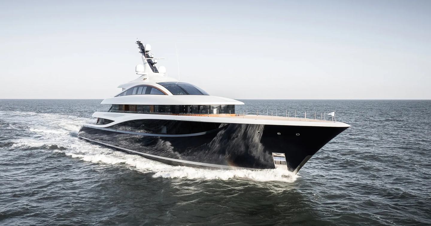 Superyacht Faith under way
