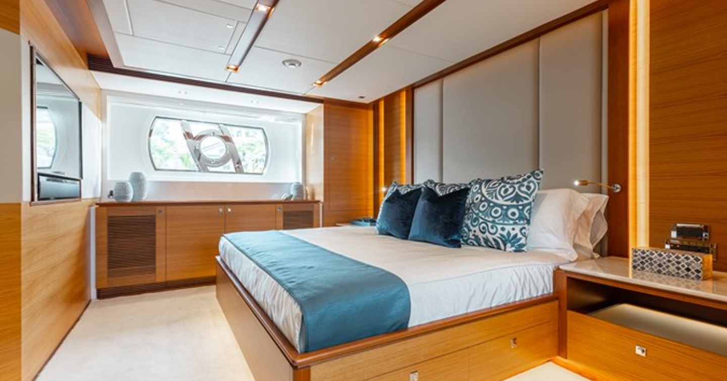 Motor Yacht Q master cabin