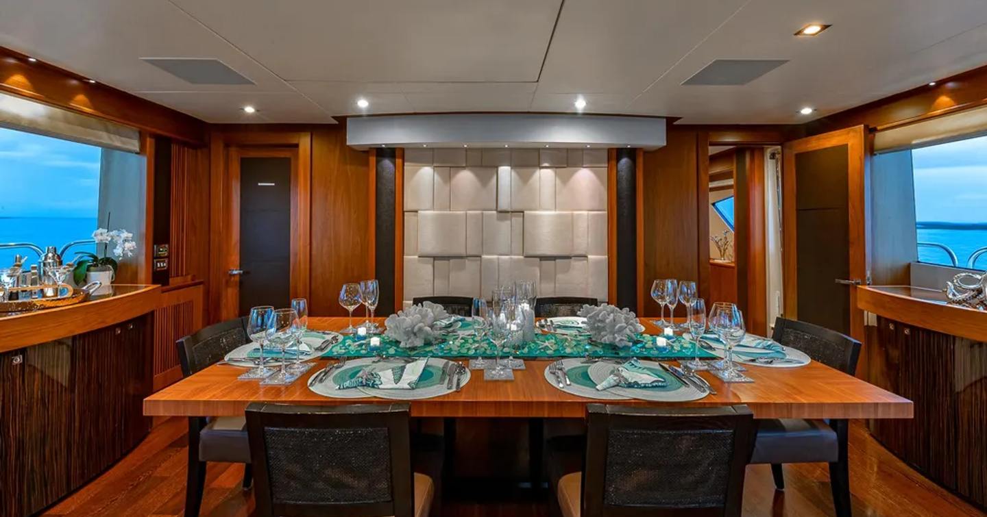Motor yacht Emrys saloon dining area