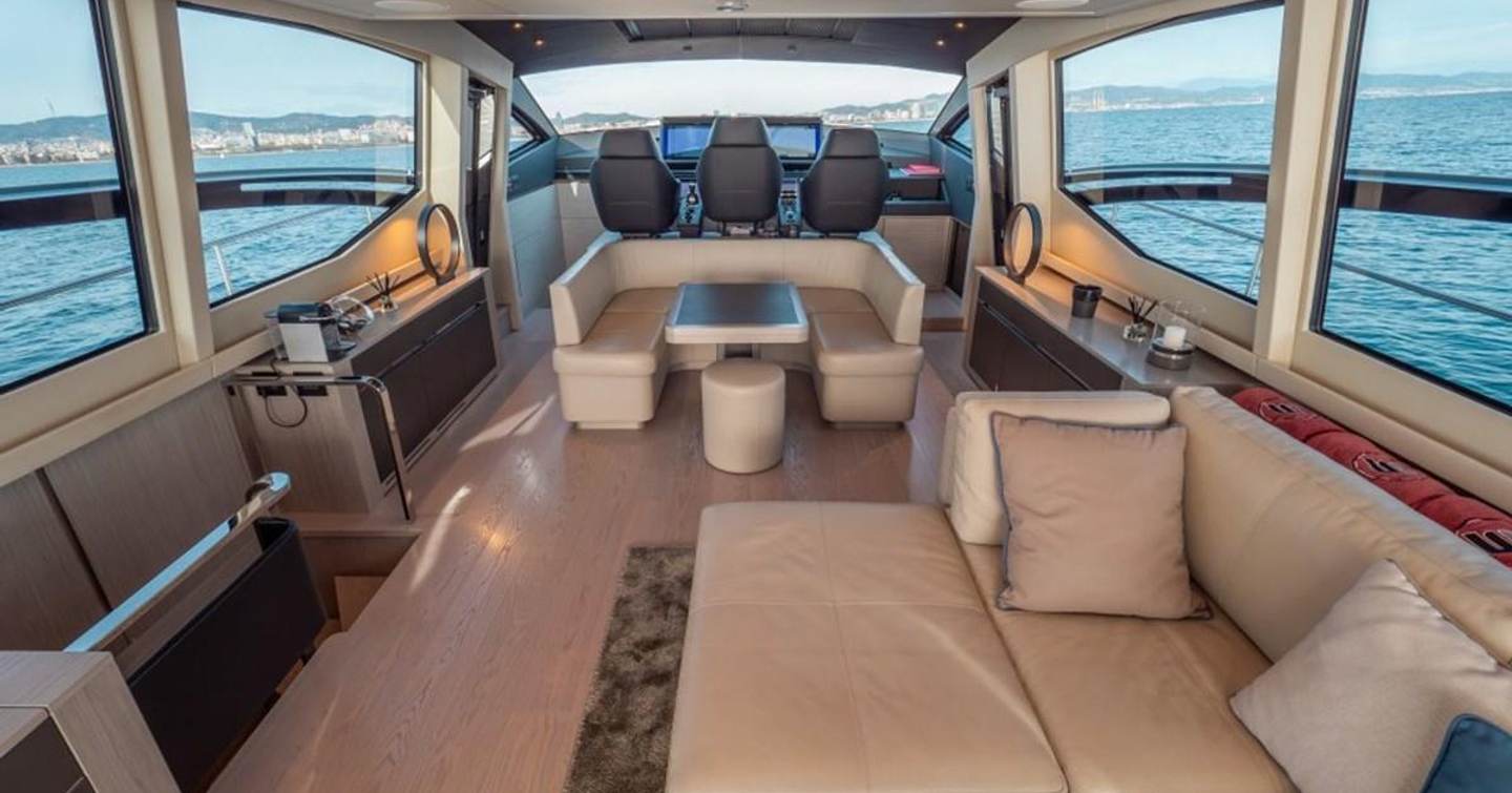 motor yacht Survivor open plan main saloon 
