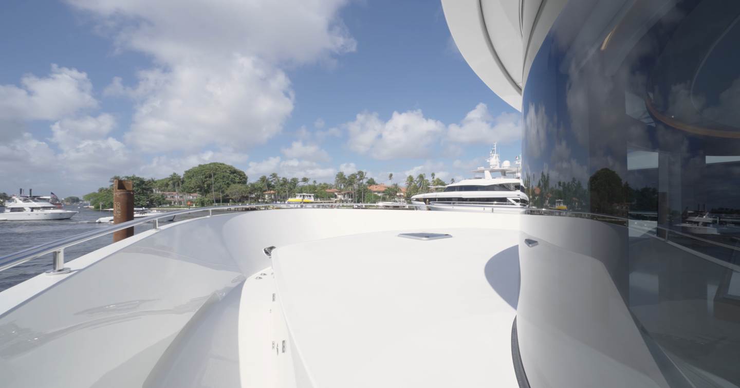 Ocean-Alexander-28L-Review-foredeck