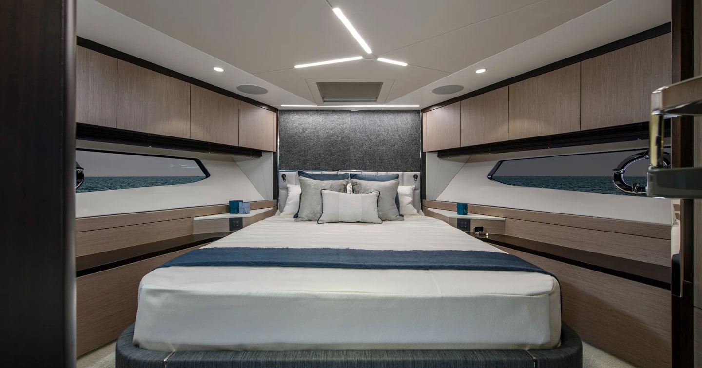 Sunseeker Manhattan 68 motor yacht owner's cabin 