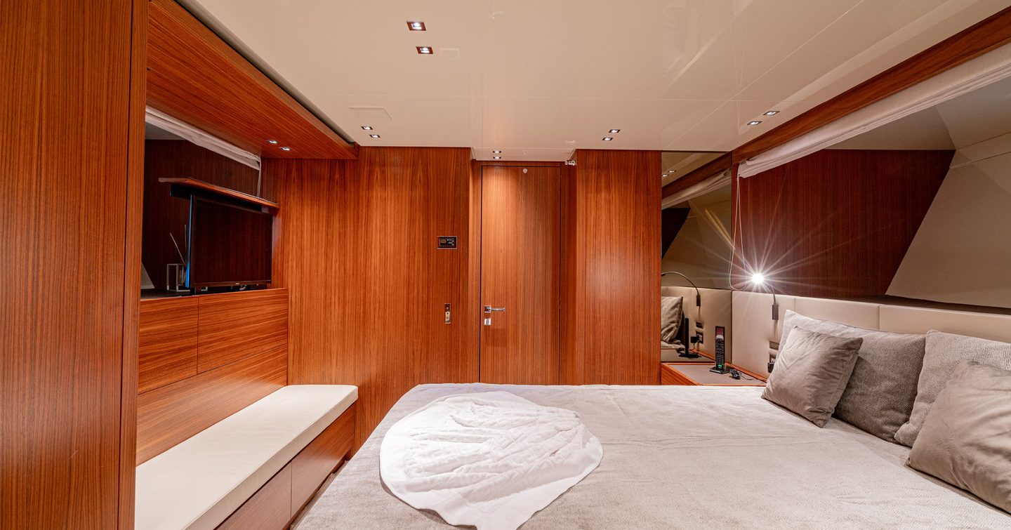 Motor yacht M&M's guest cabin