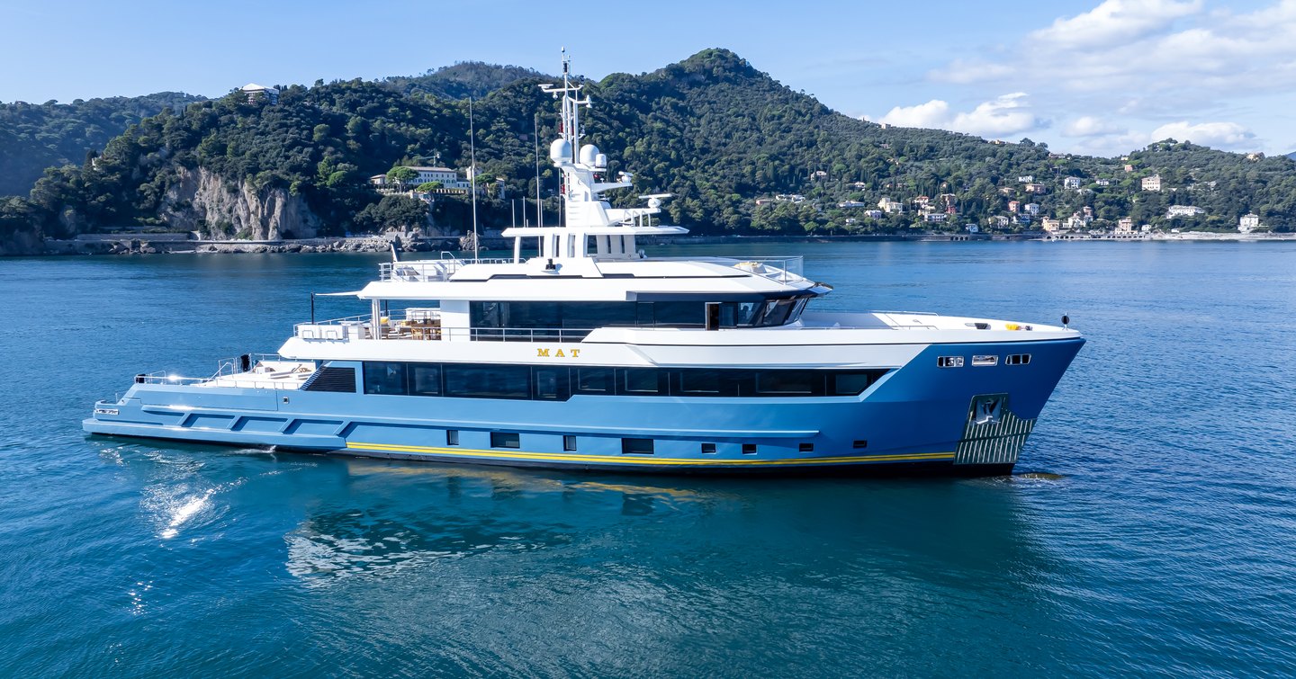 CdM  Flexplorer 146/3 explorer yacht under way 
