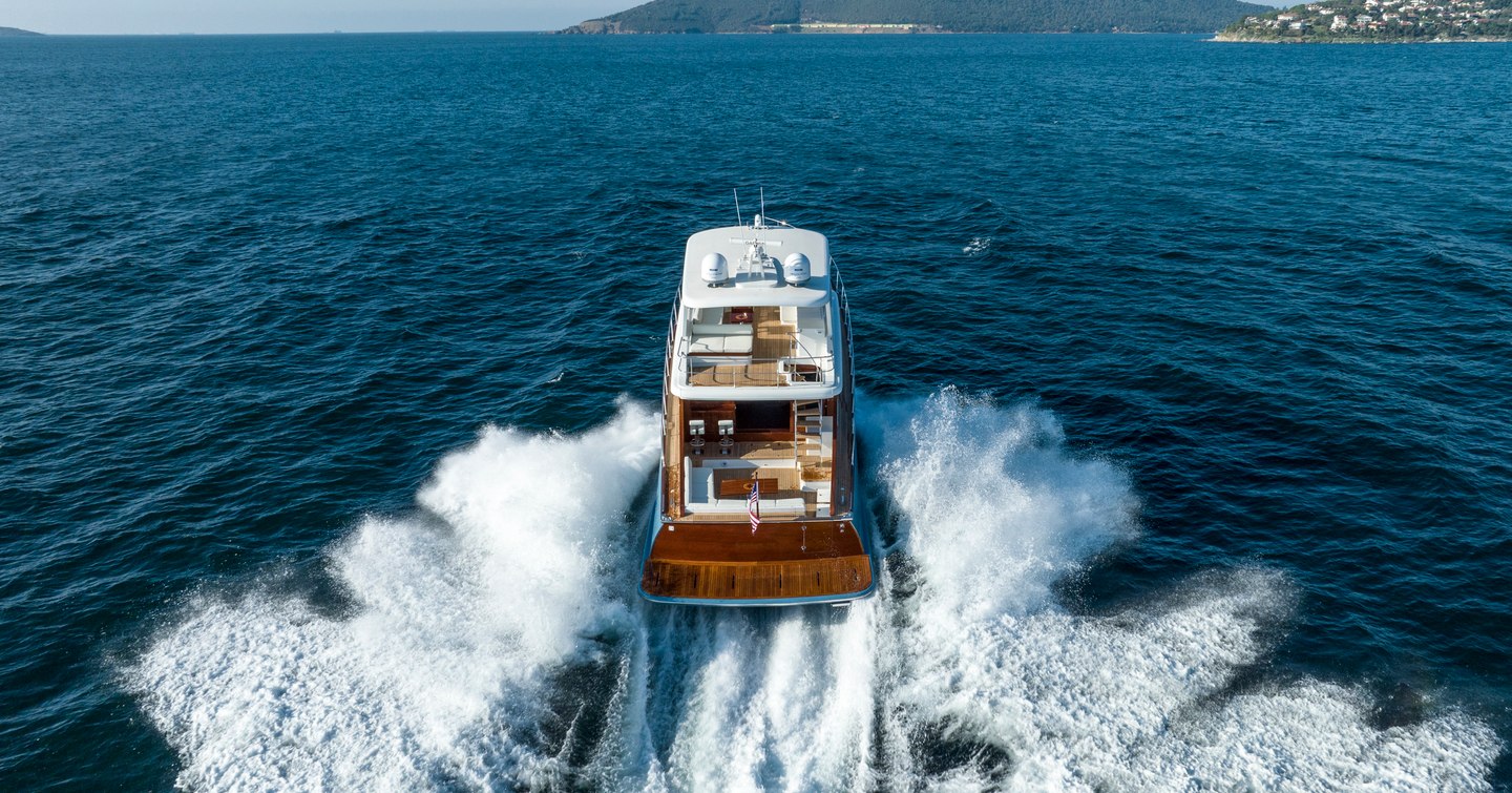 Vicem-65-Classic-Review-running-aft-view