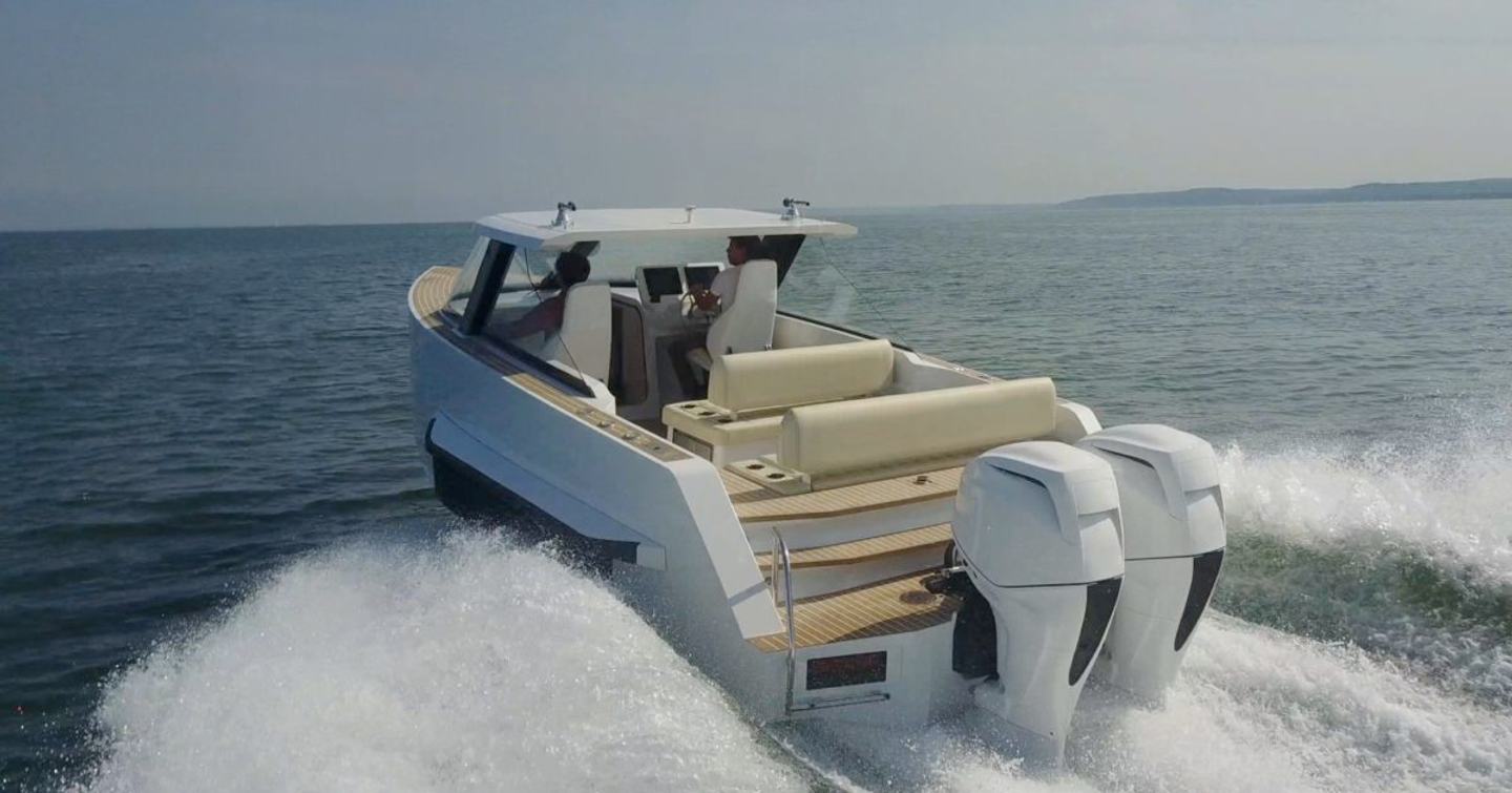 Iguana Commuter tender on water