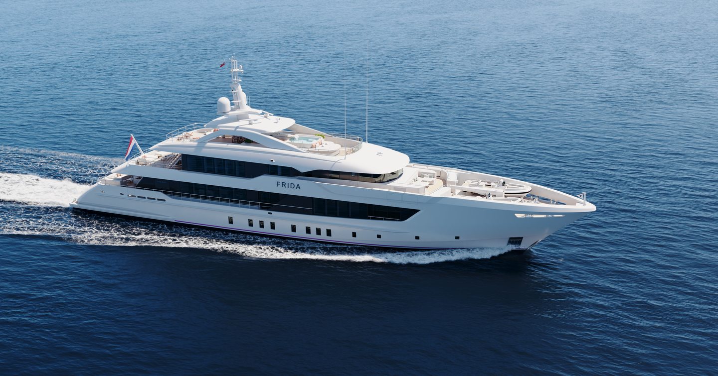 superyacht Pa'lante sharp exterior profile 