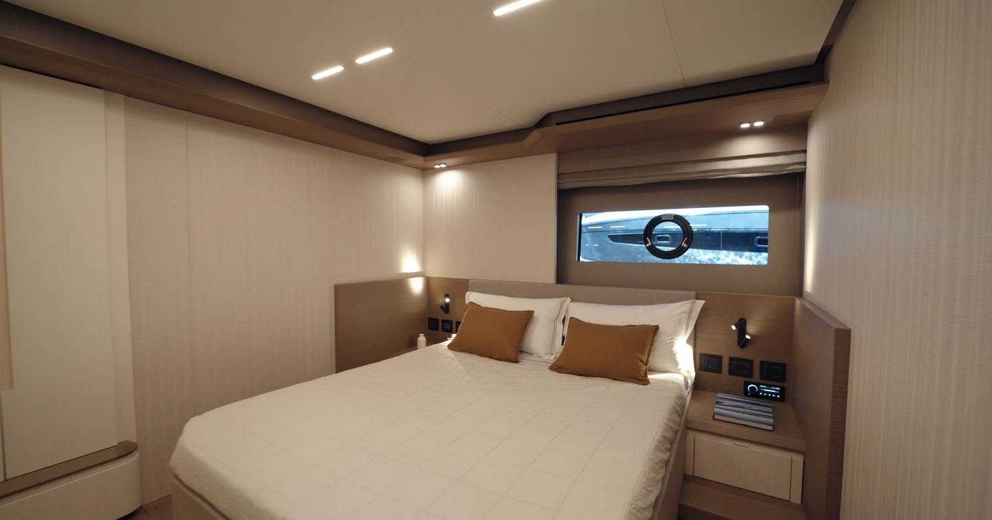 Pardo-E72-Review-VIP-cabin