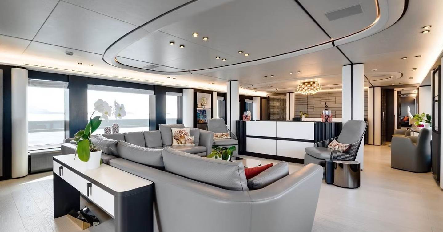 Extra Yachts motor yacht L.A.U.L. main saloon lounge area 