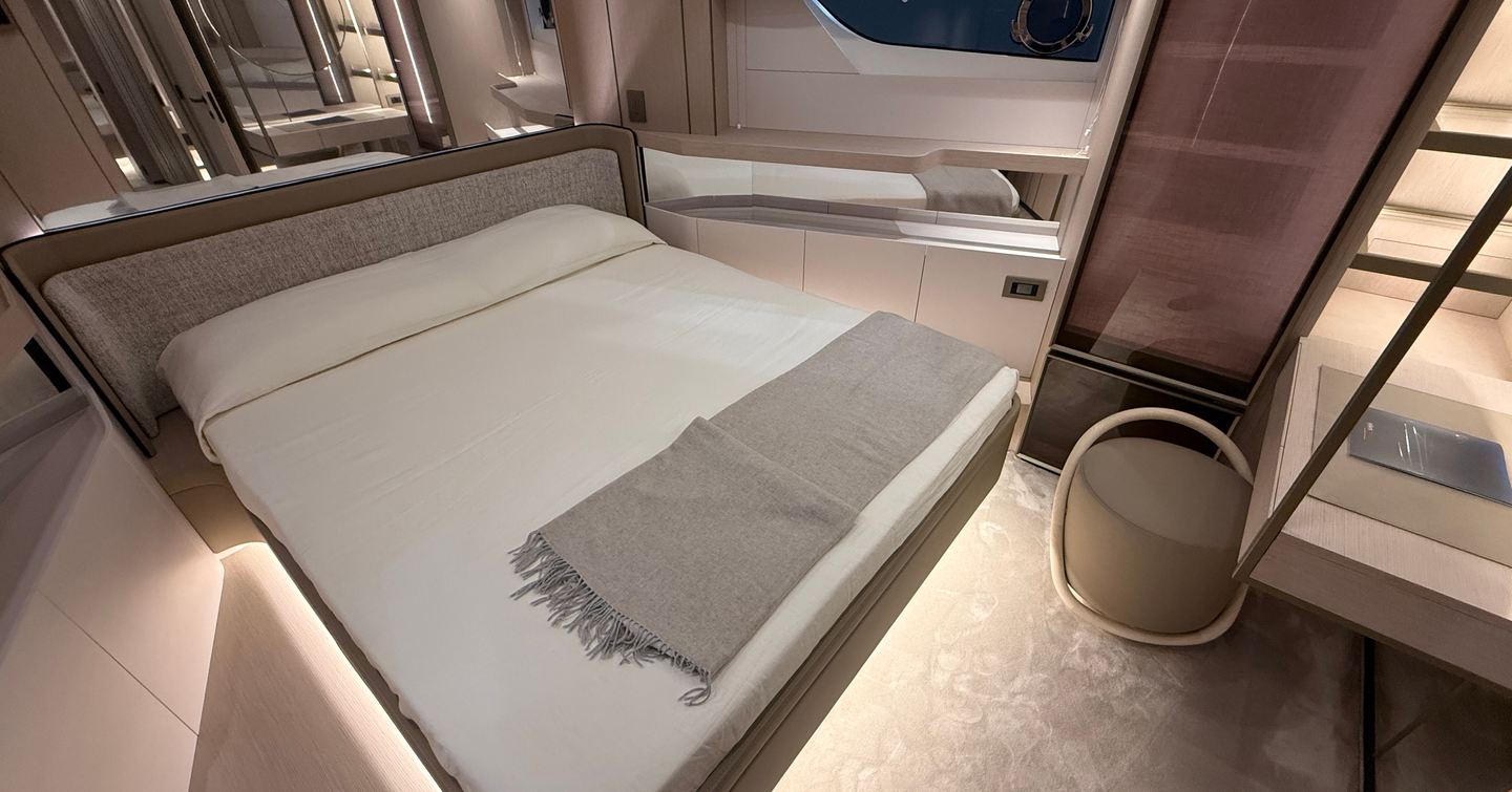 solaris-power-70-long-range-vip-cabin-forward-double-berth