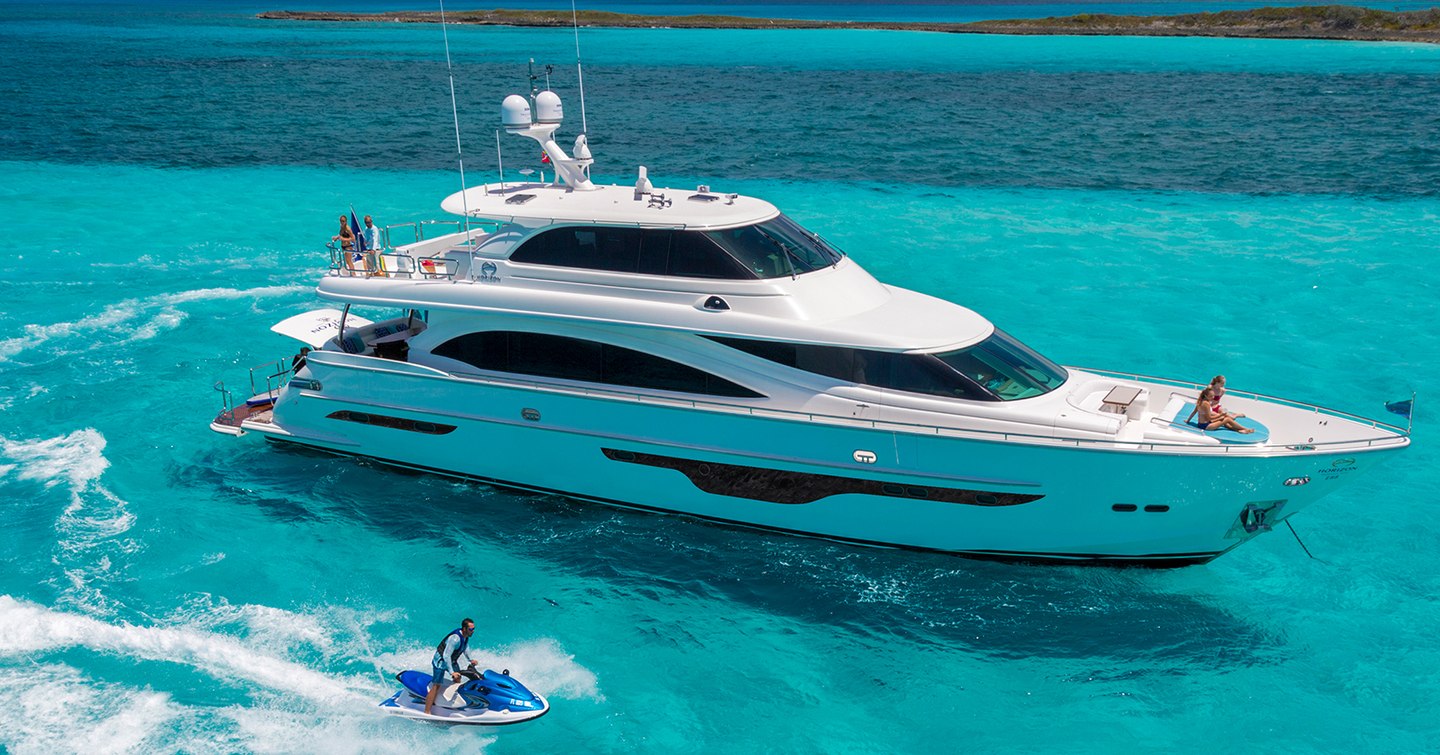 Horizon E90 motor yacht at anchor 