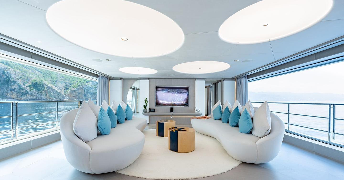 Superyacht Seagull MRD seating area