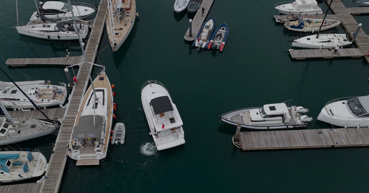 Beneteau Swift Trawler 37 Fly demonstrating prop walk in marina manoeuvres