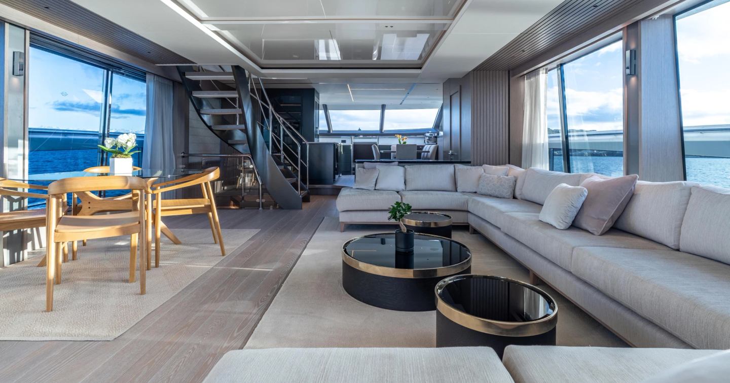 Sunseeker yacht Aurelius main saloon lounge 