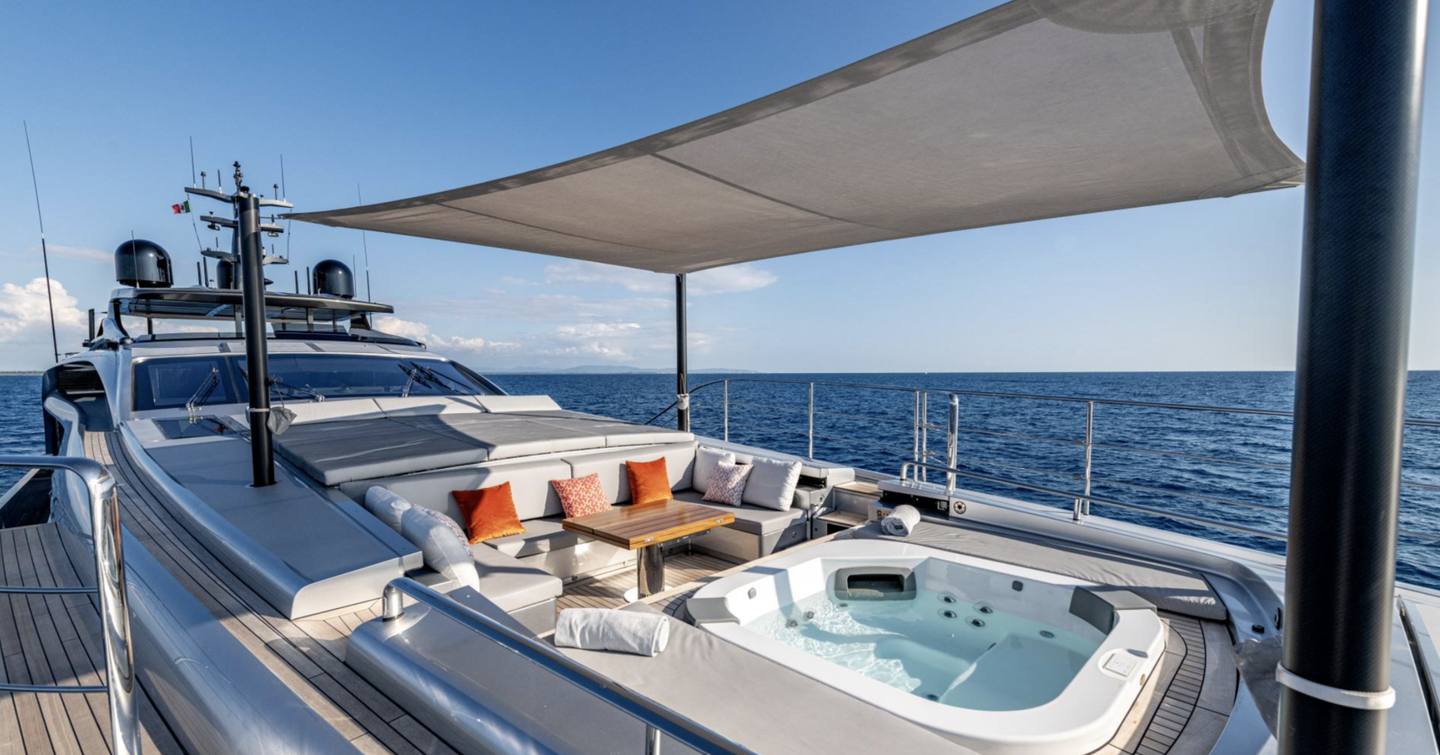 Superyacht Cabo's jacuzzi under a canopy