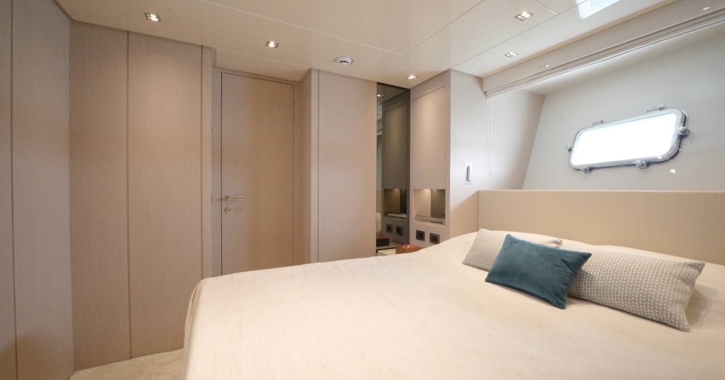 Sanlorenzo-SX76-Review-VIP-cabin