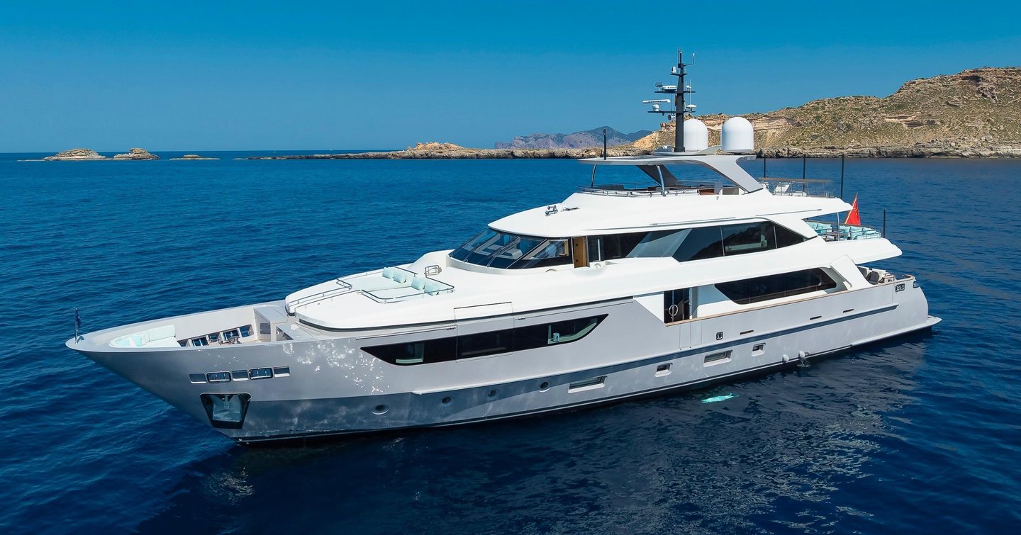 Sanlorenzo motor yacht Kia Ora at anchor bow view 