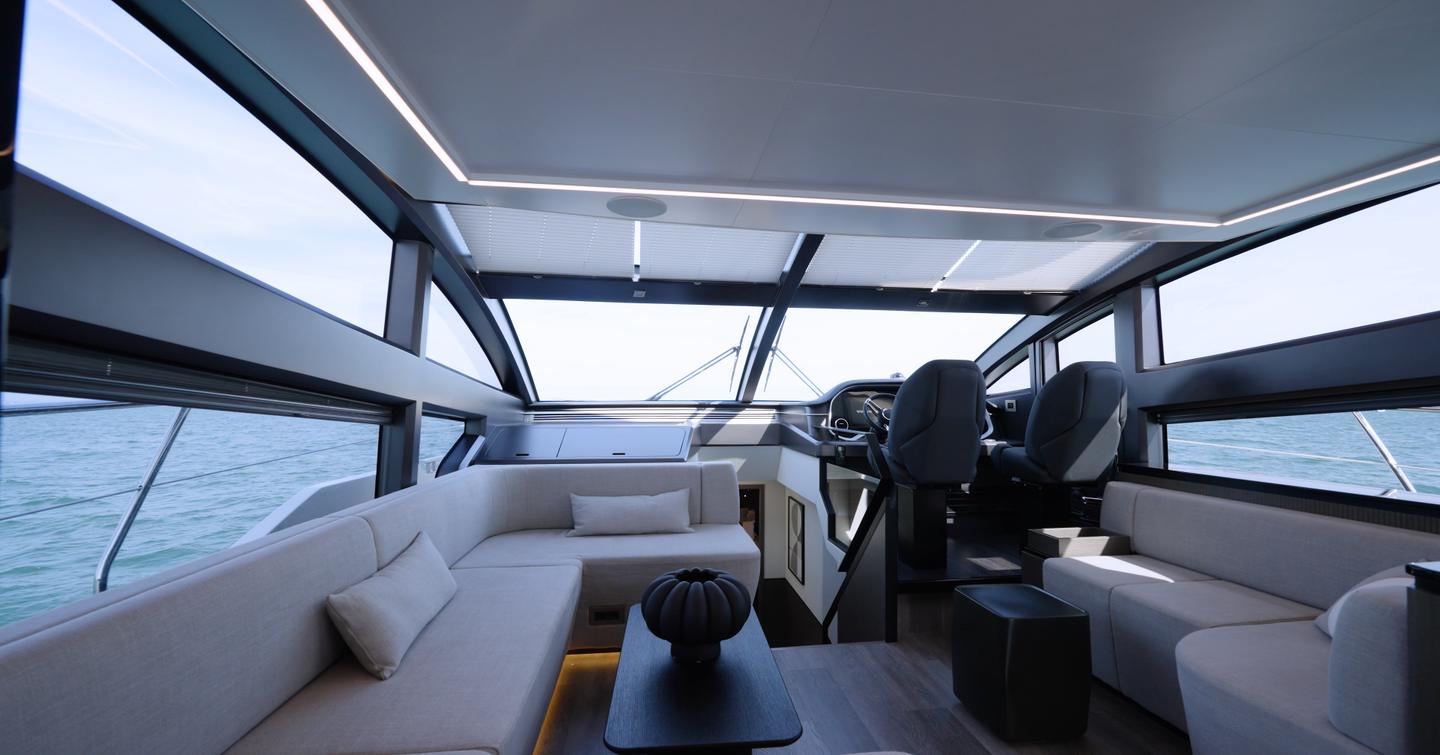 Pearl-63-Review-saloon-forward-lounge
