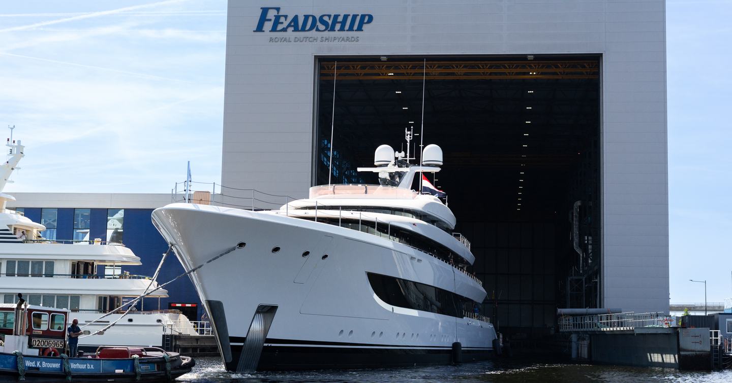 72m Superyacht Project 827 leaving Feadship shed