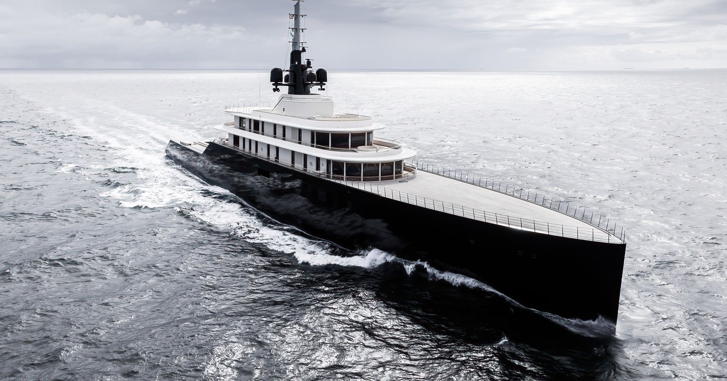 Superyacht LIVA under way 