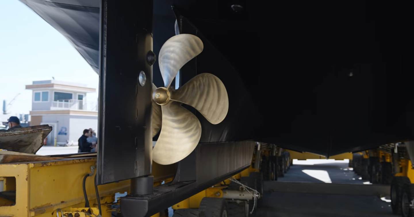Bering B88 motor yacht propeller and skegs  
