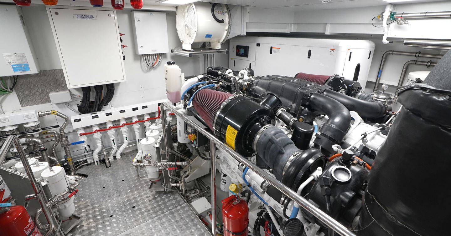 Custom-Line-Navetta-42-Review-engine-room