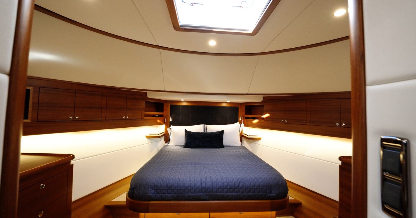 Palm-Beach-PB85-Sedan-Review-VIP-cabin